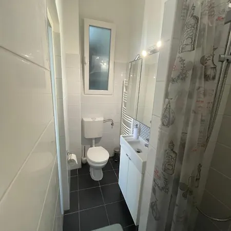 Roland Downtown - Pope Subway Apartman Budapest