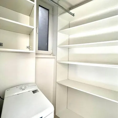 Roland Downtown - Pope Subway Apartman