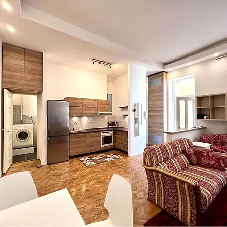 Roland Downtown - Pope Subway Apartman