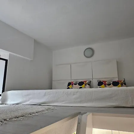 Roland Downtown - Pope Subway Apartman *