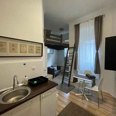 Roland Downtown - Pope Subway Budapest