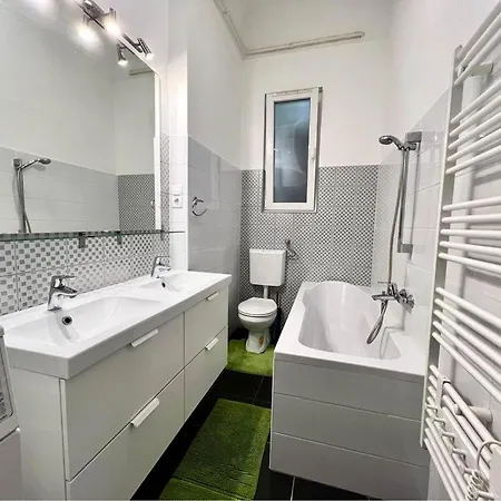 Apartman Roland Downtown - Pope Subway *