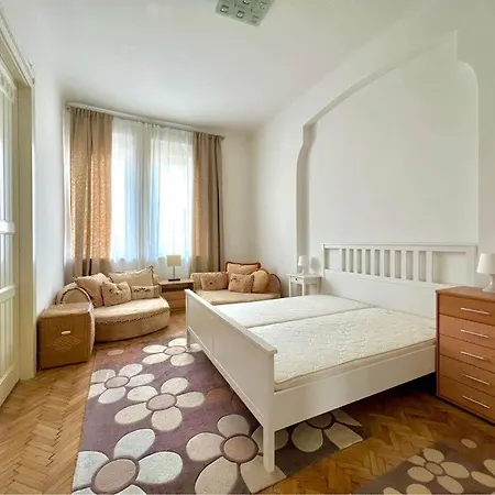 Roland Downtown - Pope Subway Apartman *