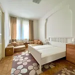 Roland Downtown - Pope Subway Apartament *